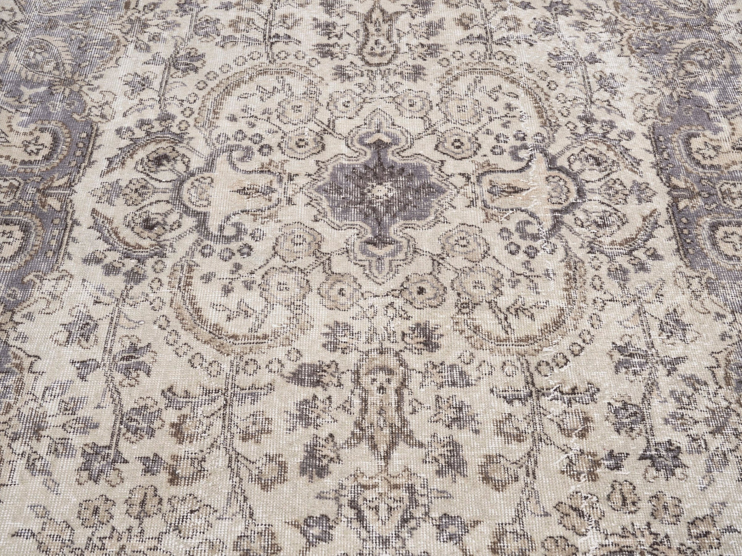 1832 - 5'1" x 9'1"