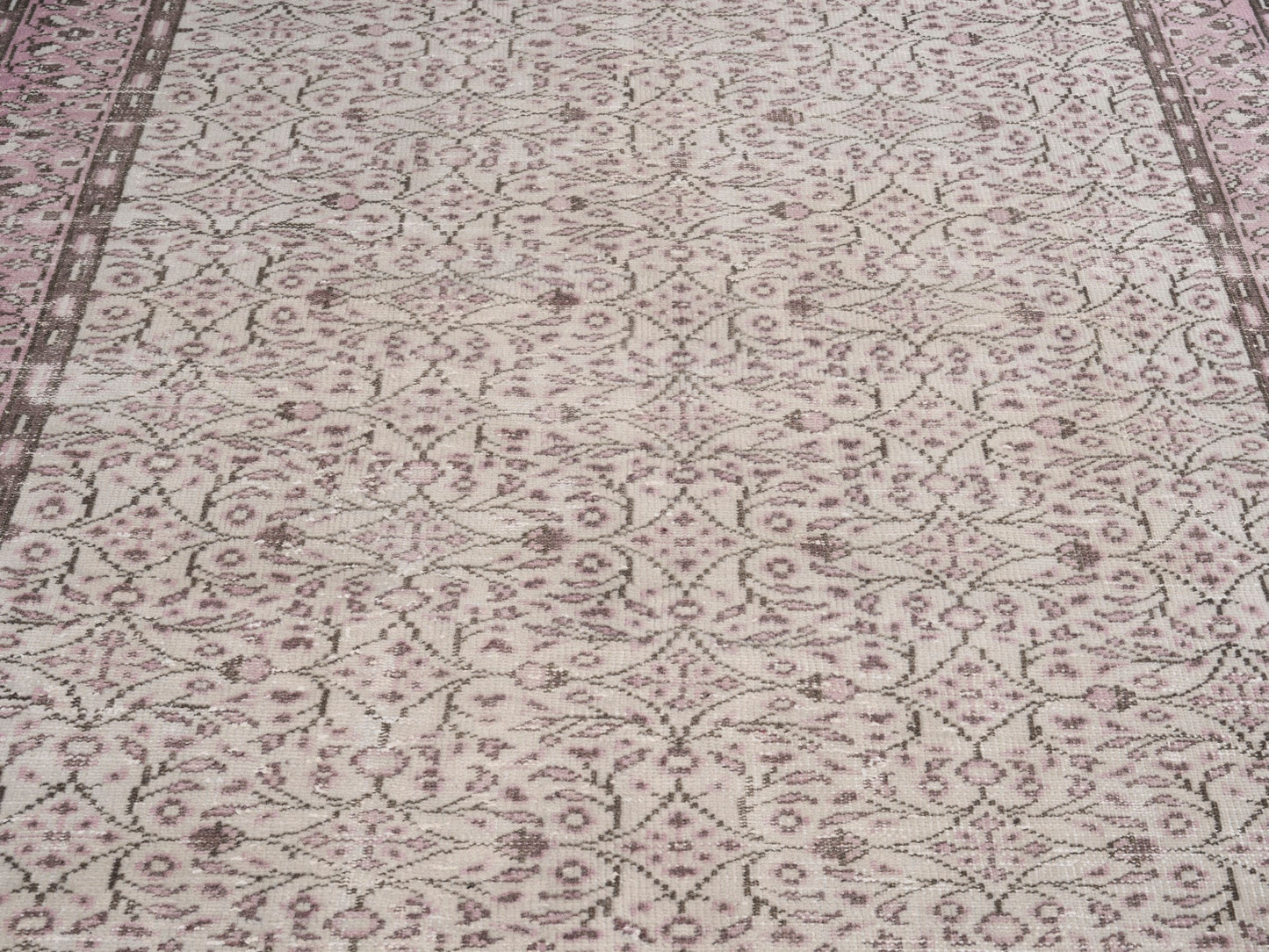 8284 - 5'10" x 10'4"