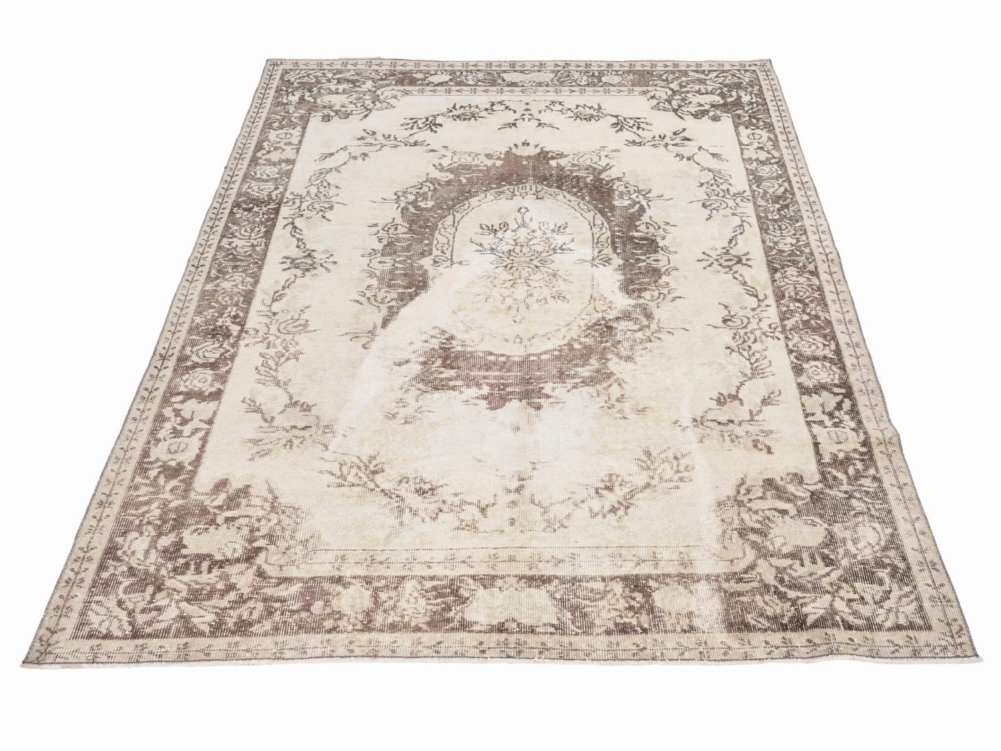 8166 - 5'10" x 8'11"