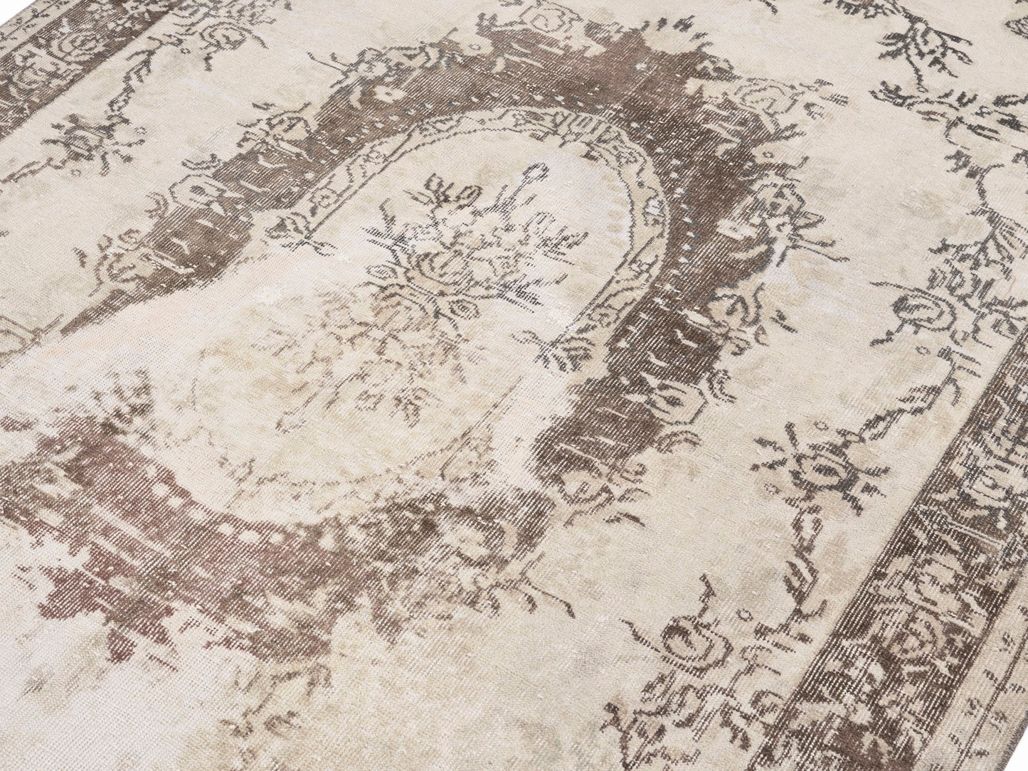 8166 - 5'10" x 8'11"