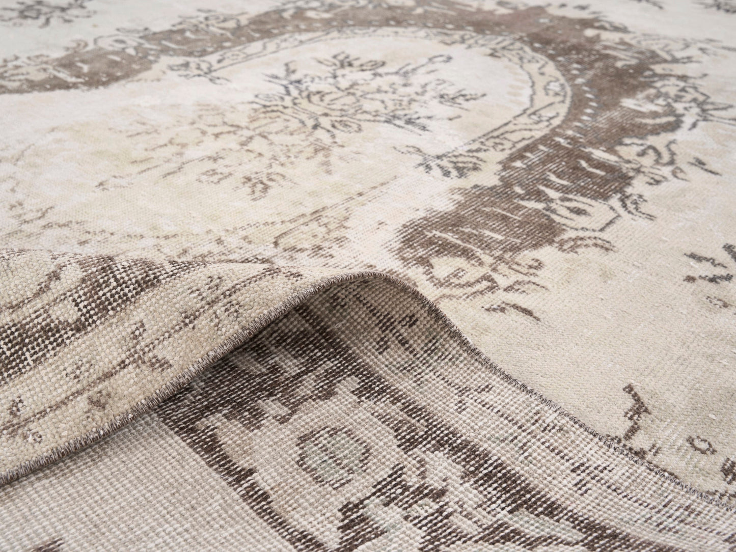 8166 - 5'10" x 8'11"