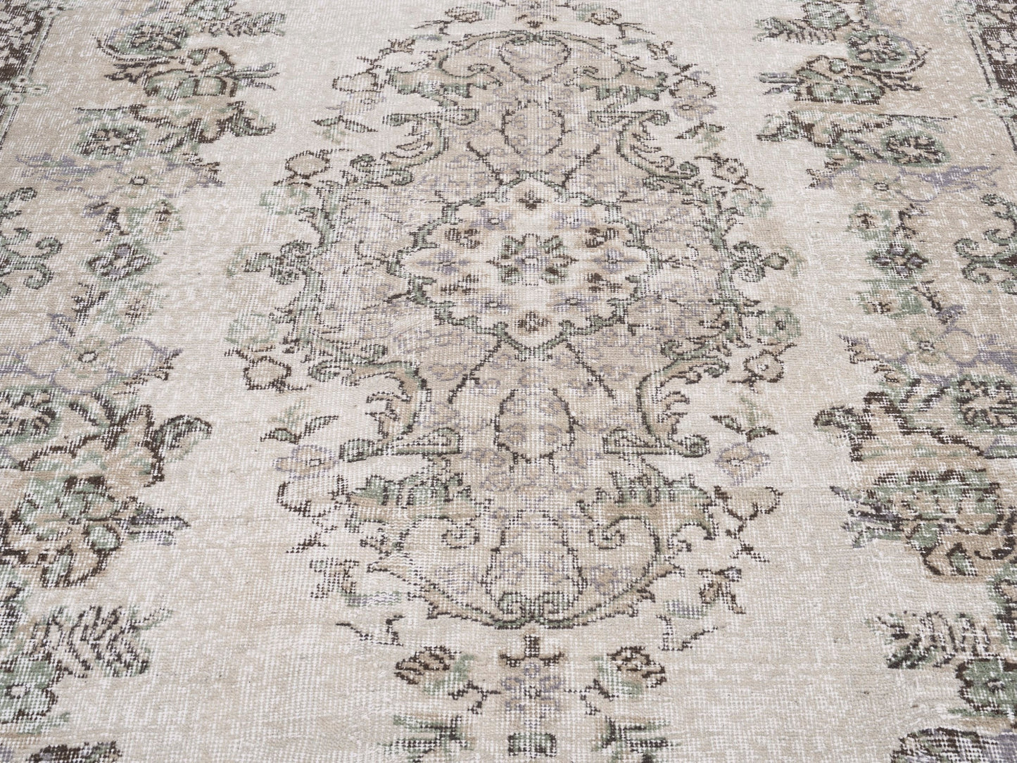 8096 - 5'10" x 9'10"