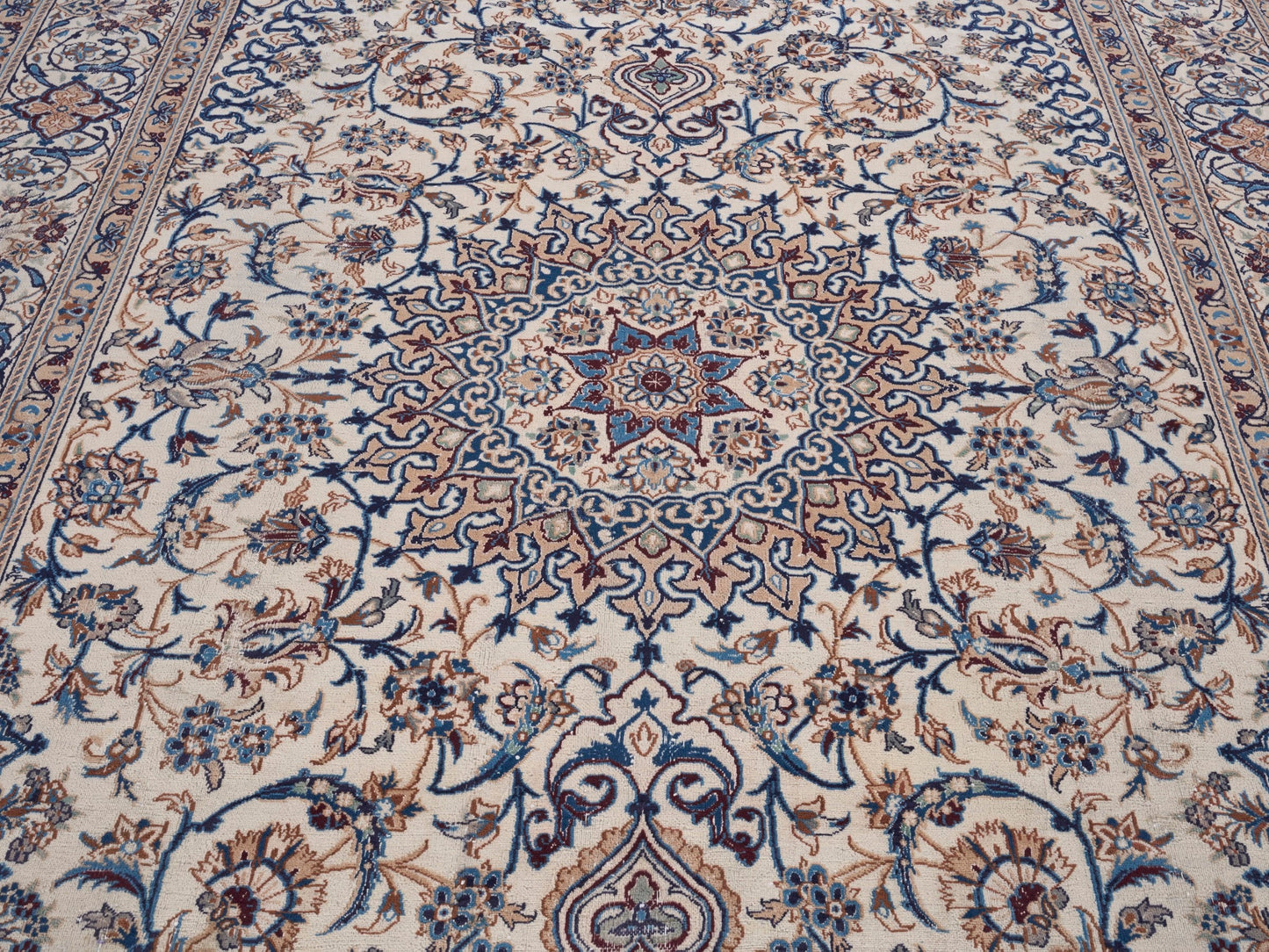 9005 - 7'8" x 11'10"