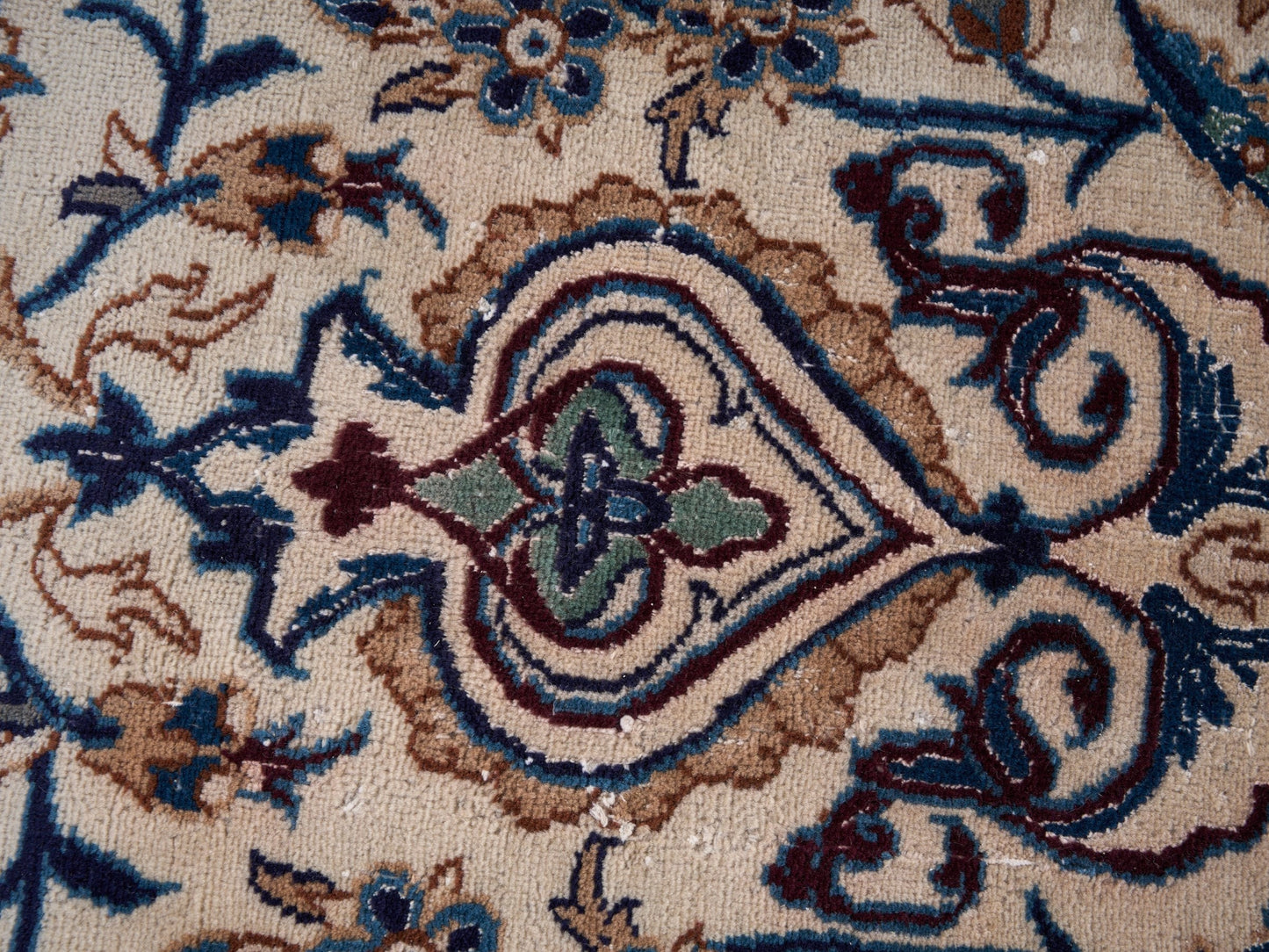 9005 - 7'8" x 11'10"