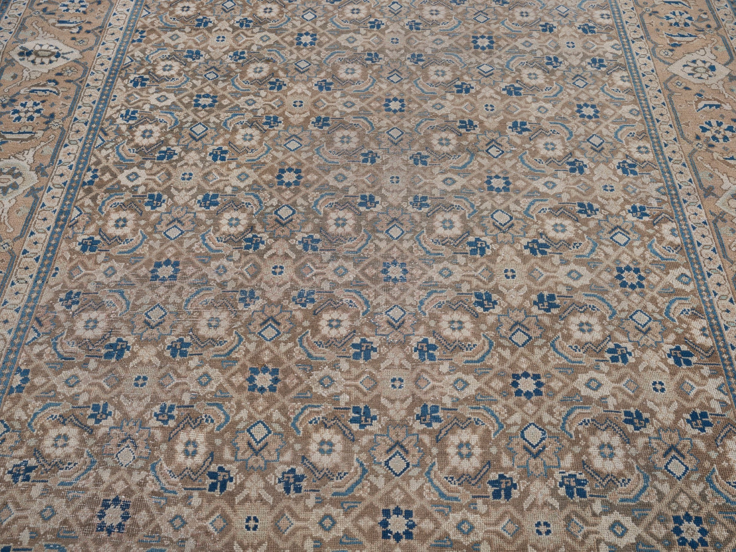 8990 - 6'11" x 10'3"