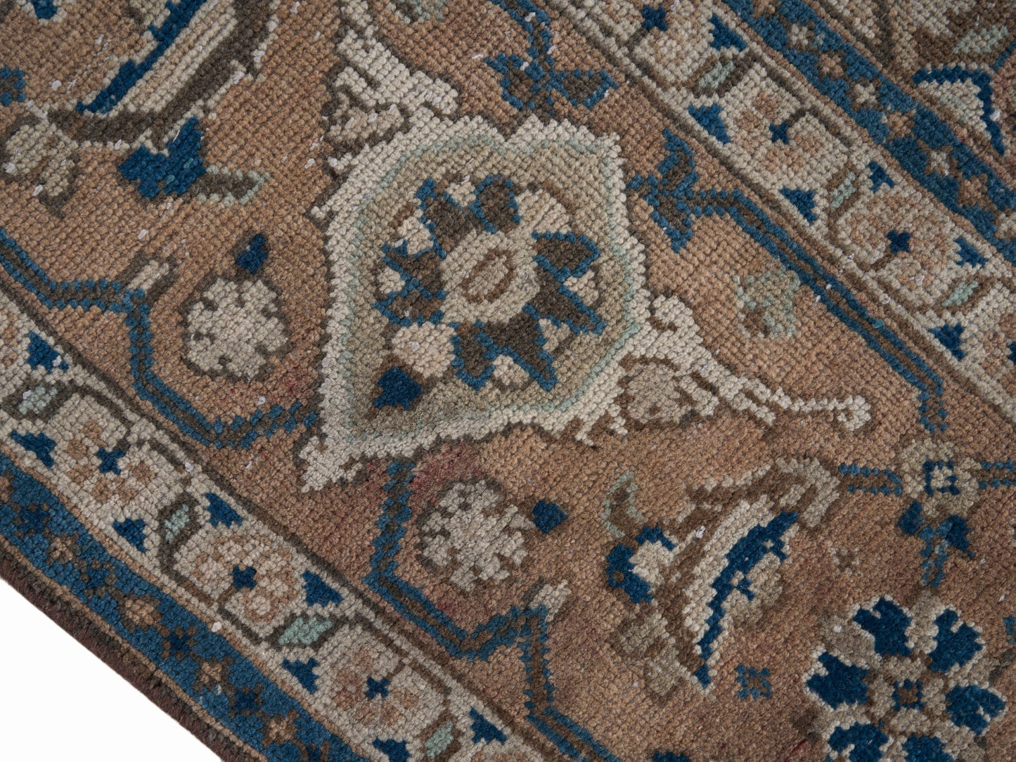 8990 - 6'11" x 10'3"