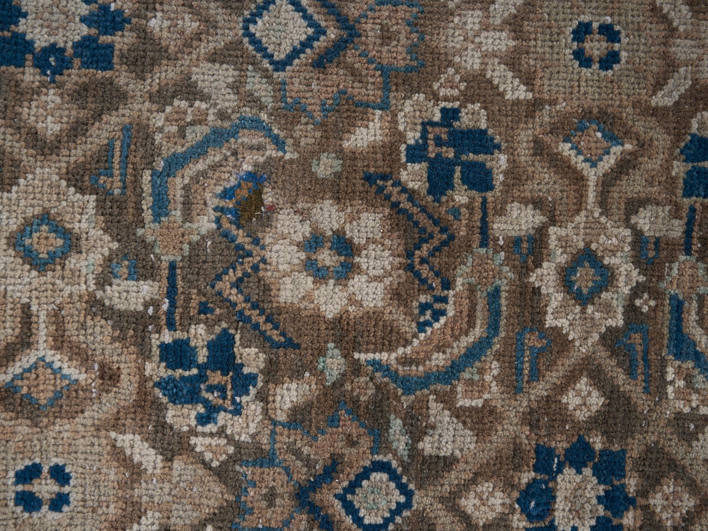 8990 - 6'11" x 10'3"