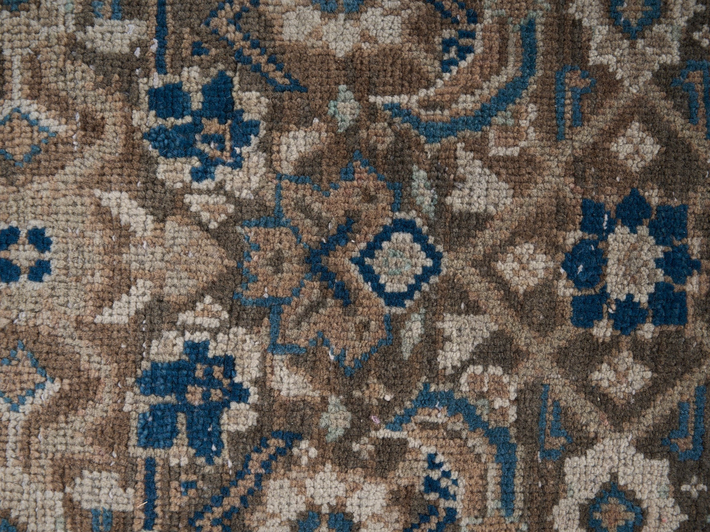 8990 - 6'11" x 10'3"