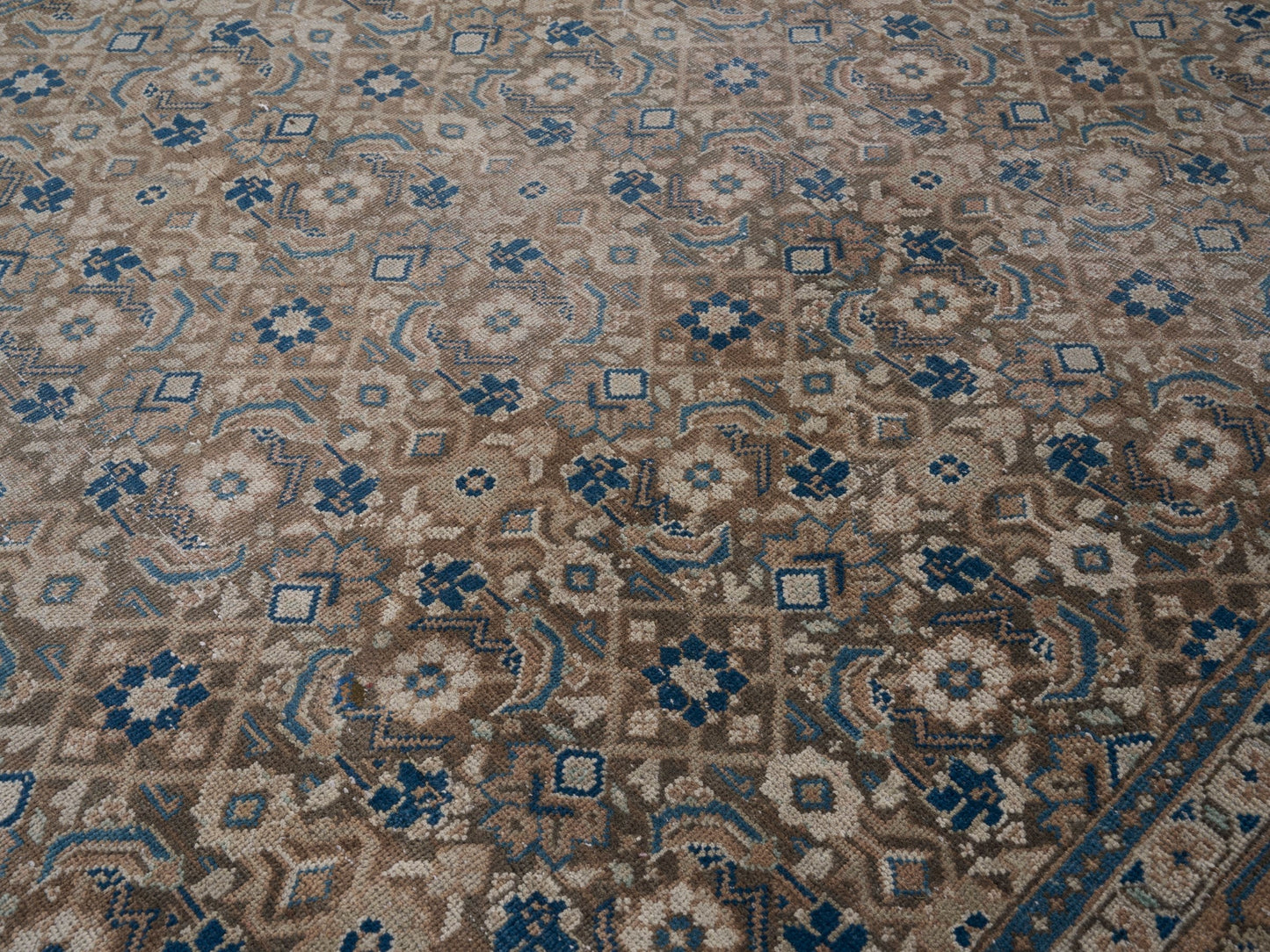 8990 - 6'11" x 10'3"