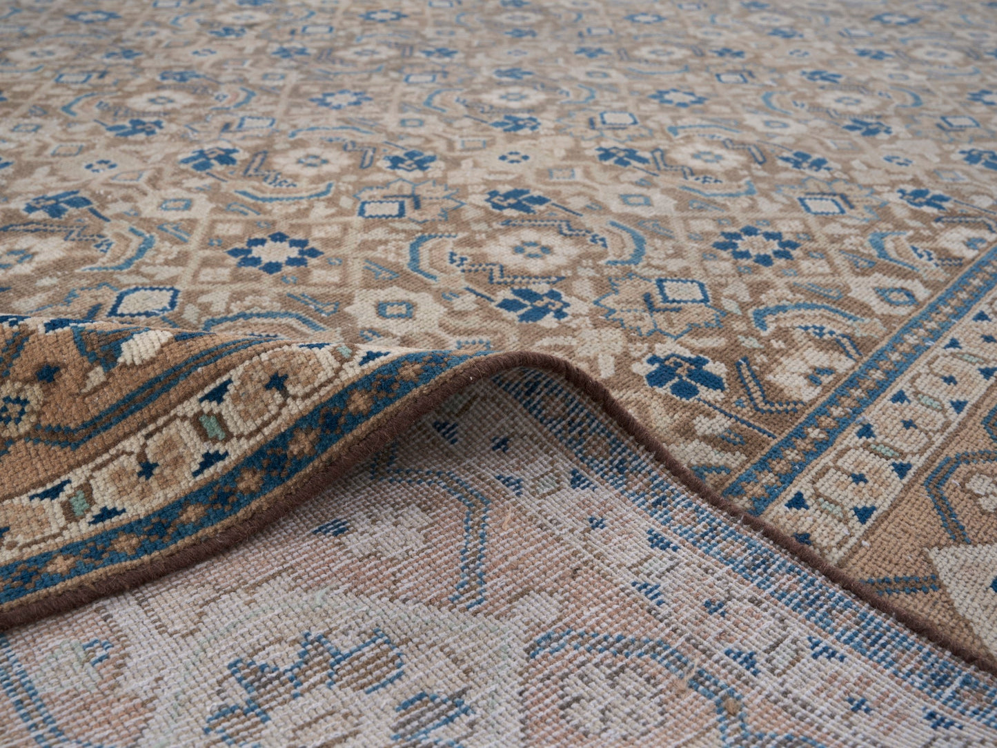 8990 - 6'11" x 10'3"