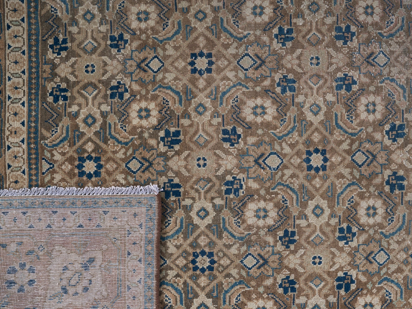 8990 - 6'11" x 10'3"