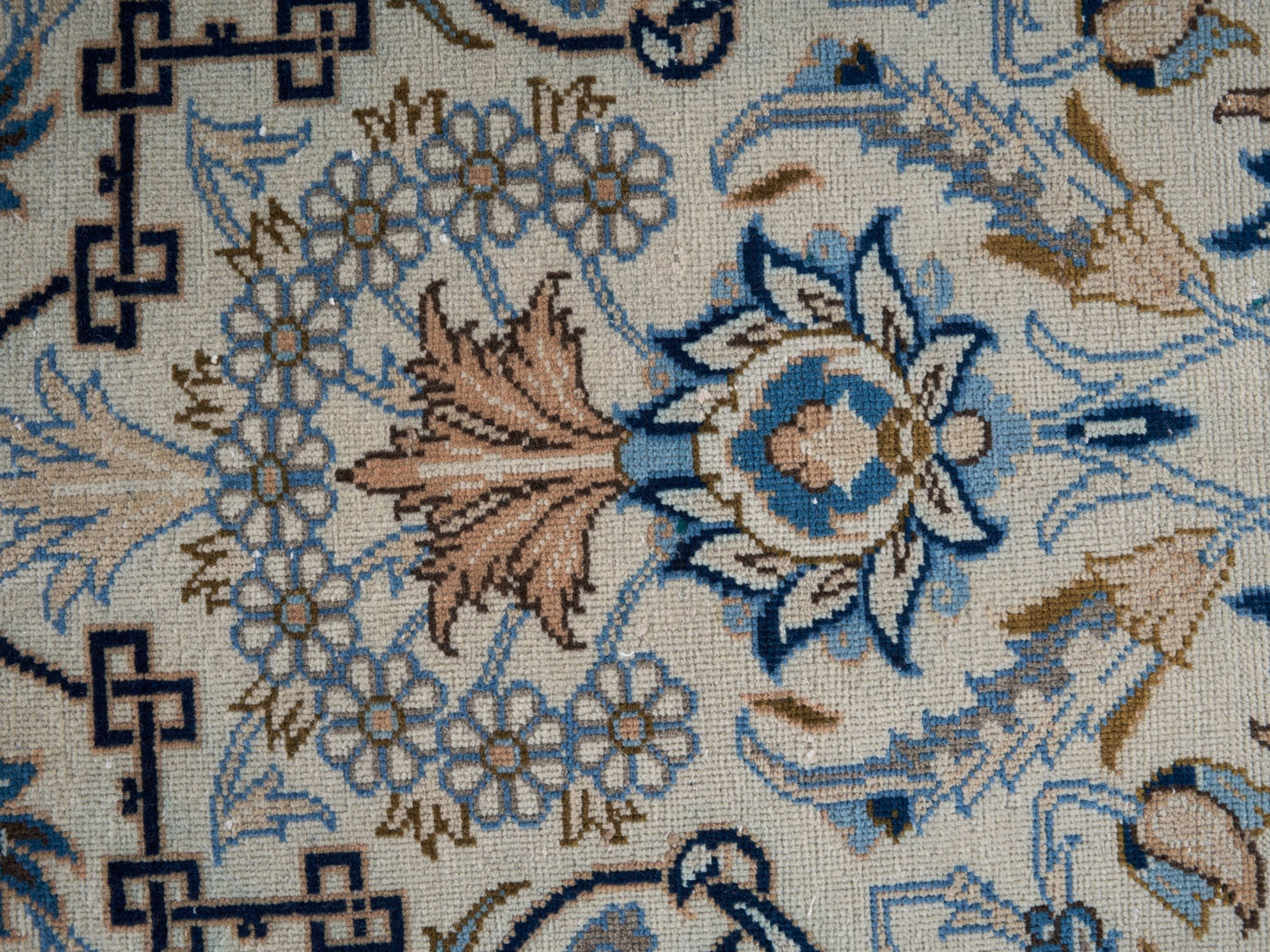 8975 - 7'10" x 10'2"