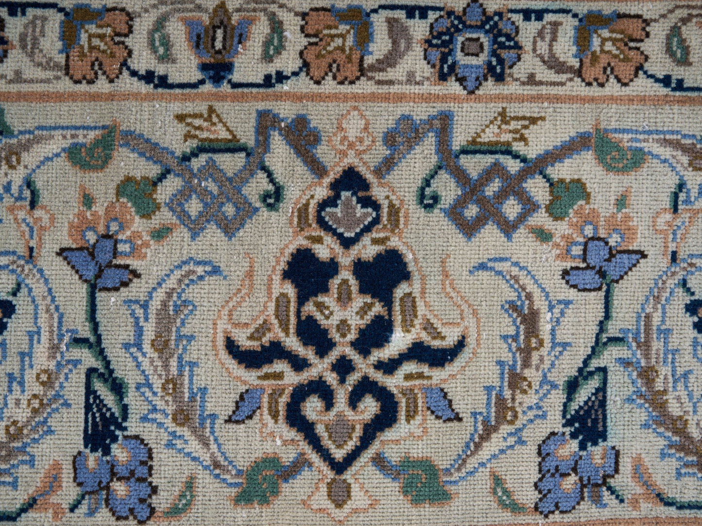 8975 - 7'10" x 10'2"