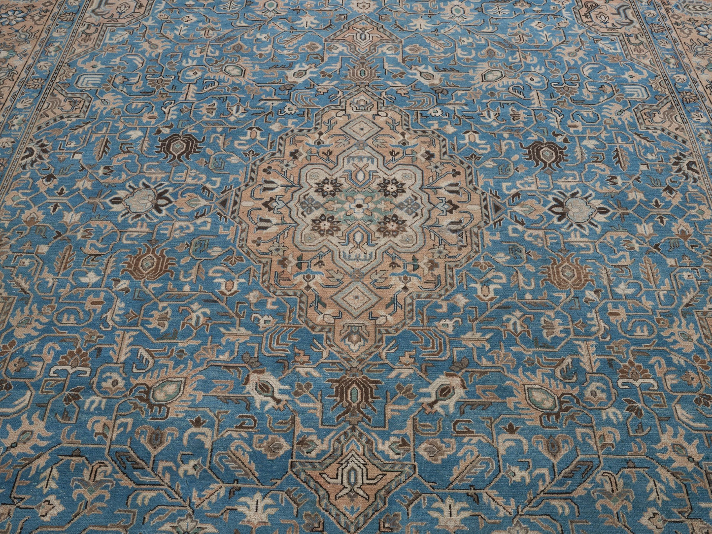 8982 - 7'11" x 11'9"