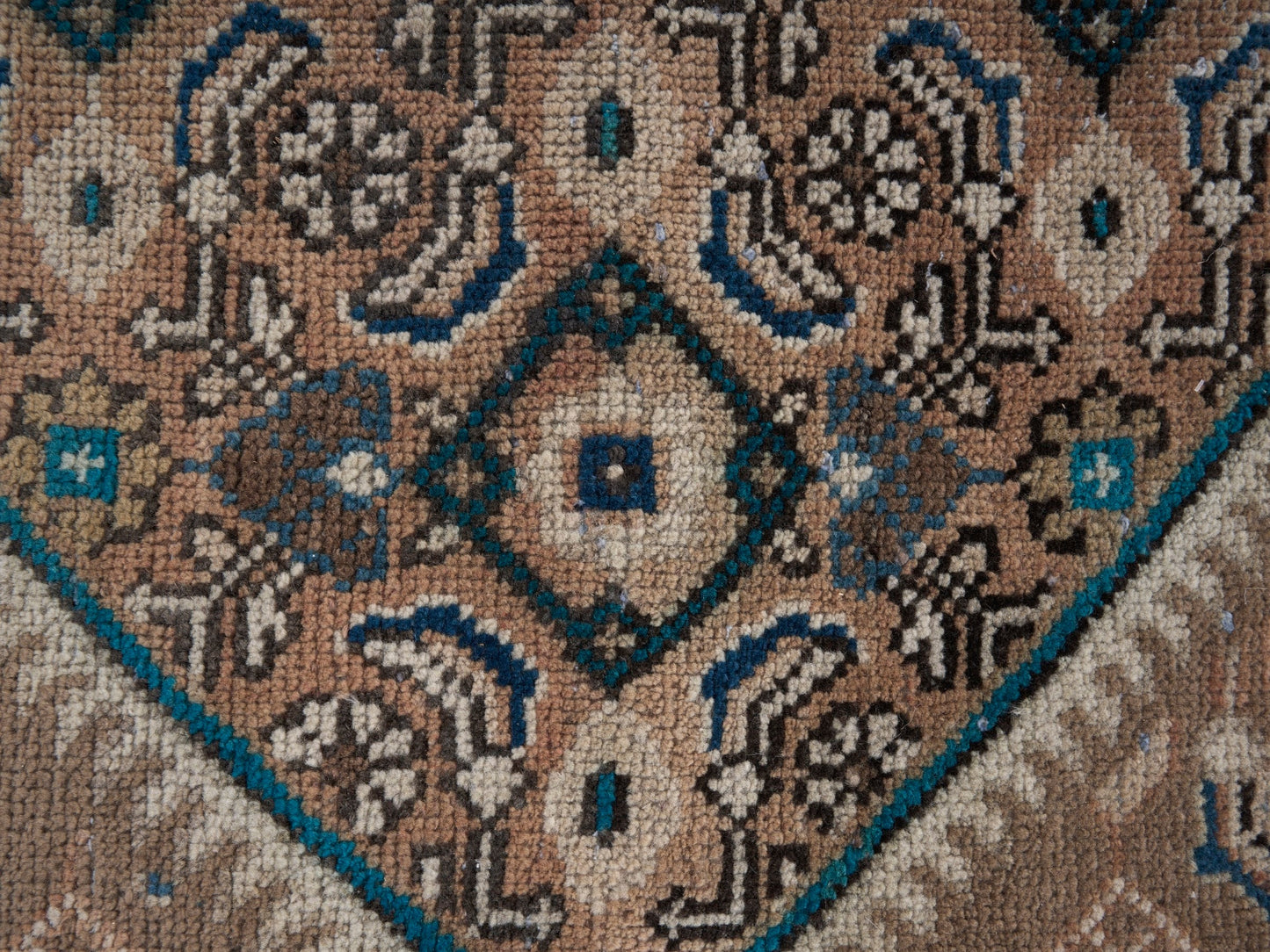 8983 - 9'1" x 12'10"