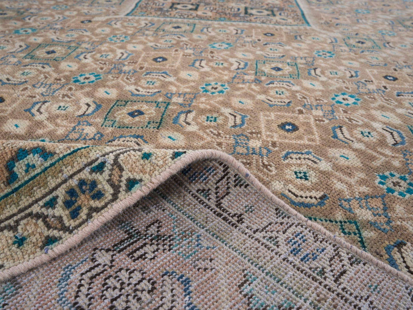 8983 - 9'1" x 12'10"