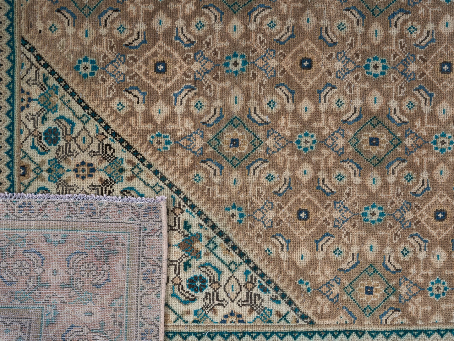 8983 - 9'1" x 12'10"