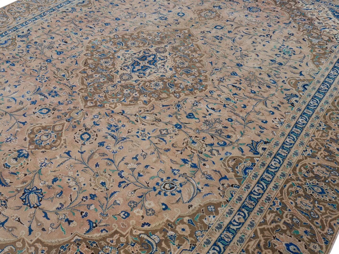 XL252 - 9' x 12'4"