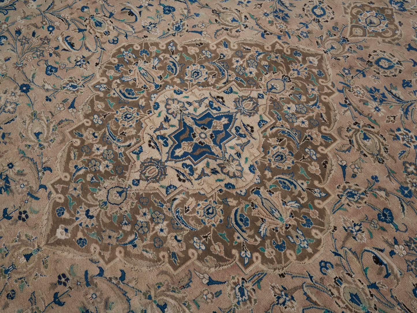 XL252 - 9' x 12'4"