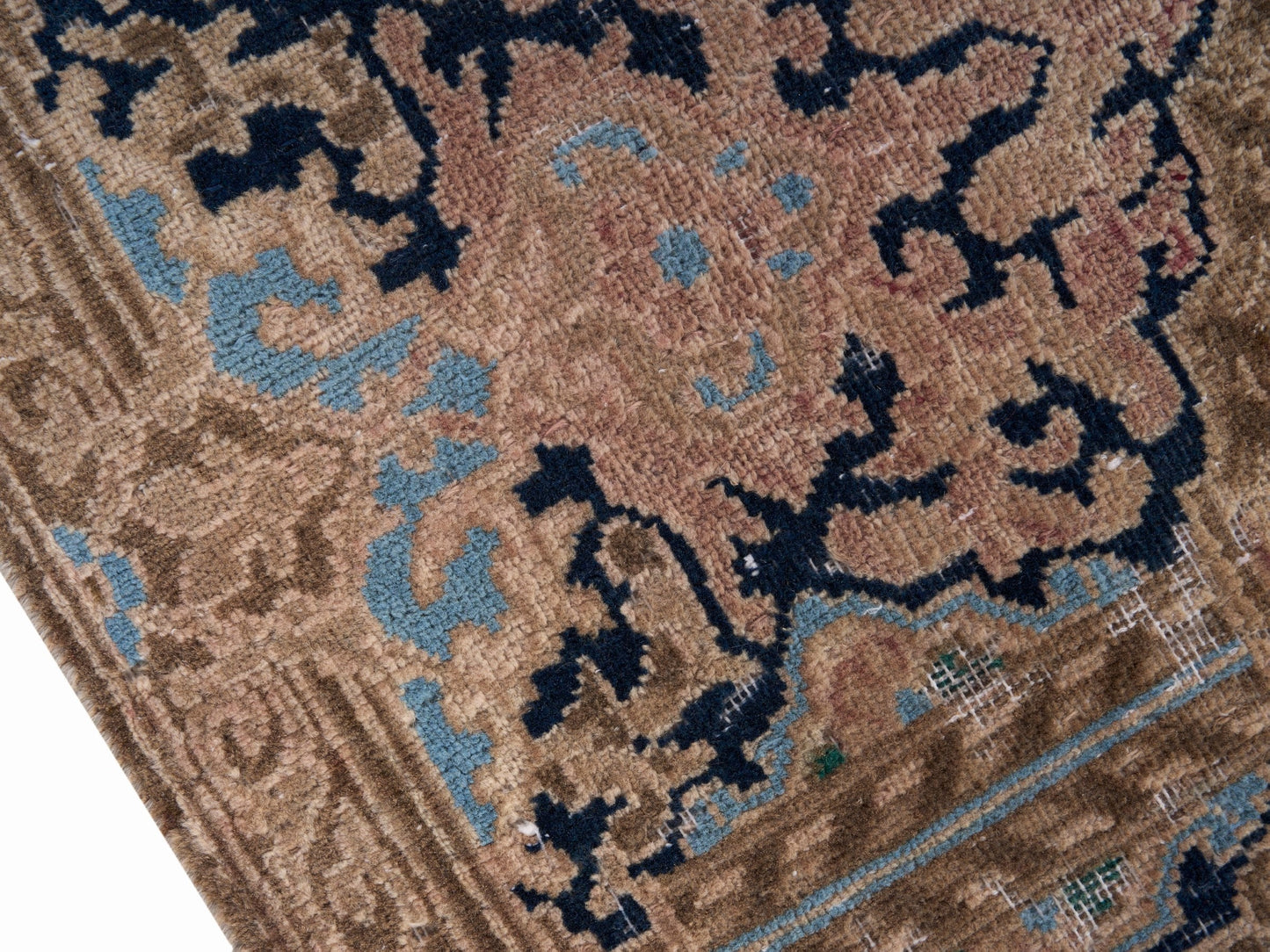 9033 - 9'8" x 13'11"