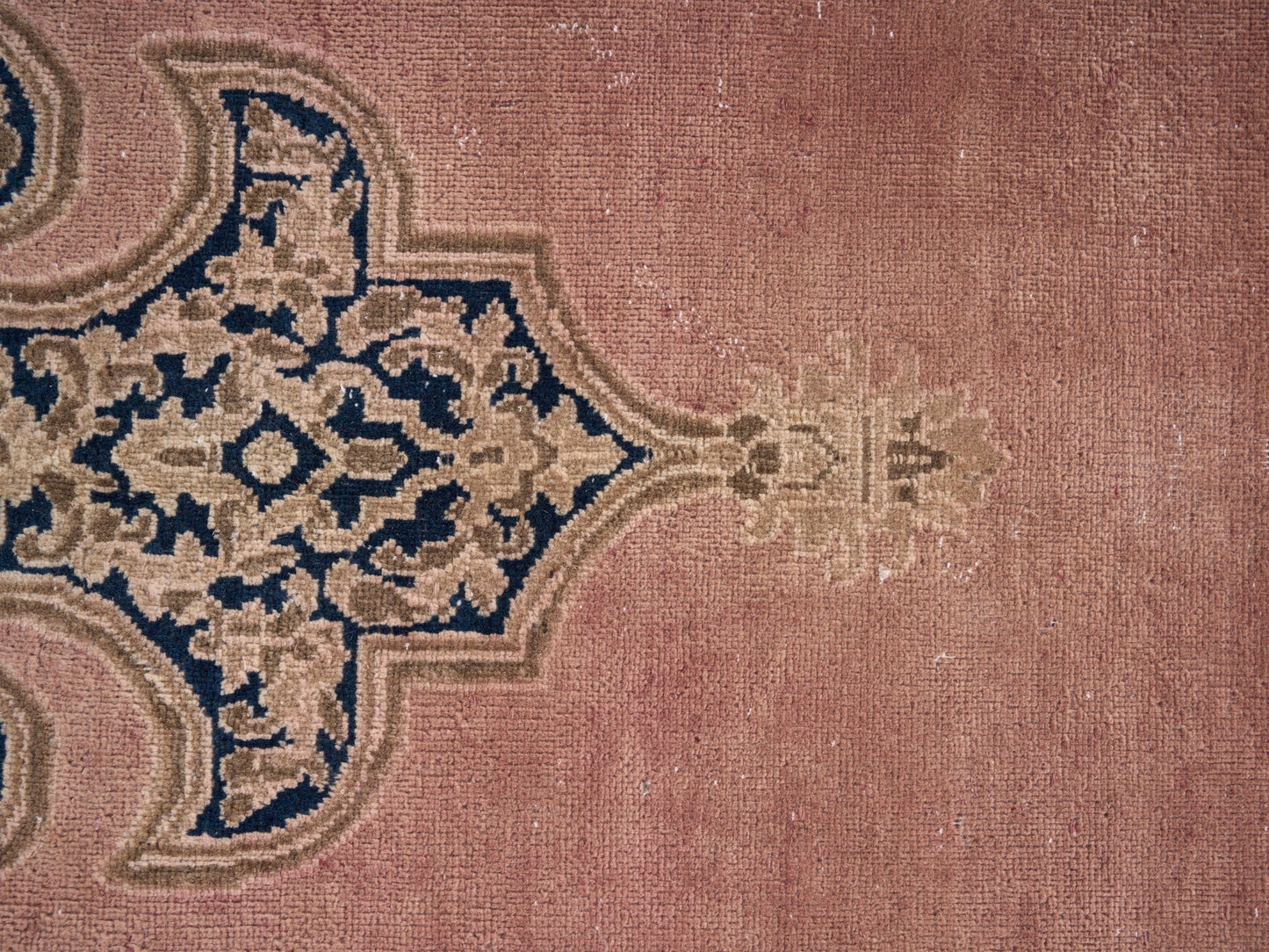 9033 - 9'8" x 13'11"