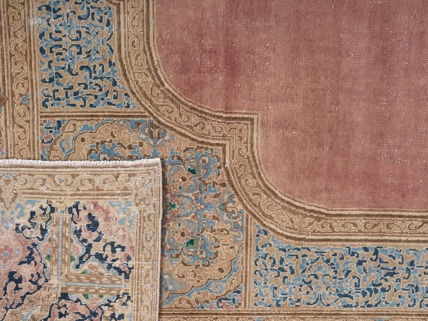 9033 - 9'8" x 13'11"