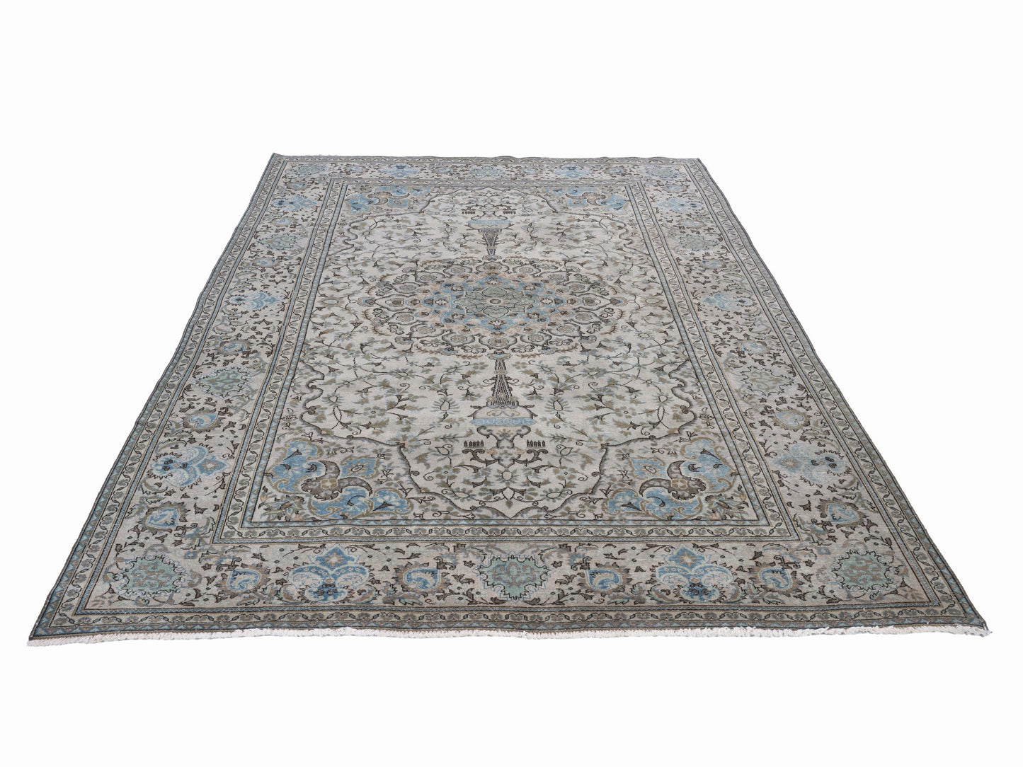 XL233 - 8'1" x 12'3"