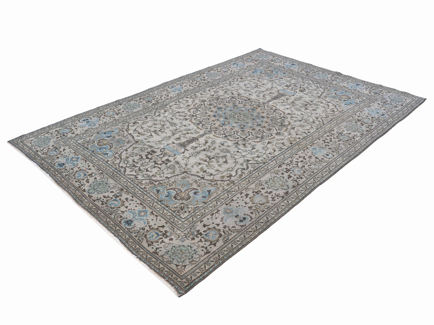 XL233 - 8'1" x 12'3"