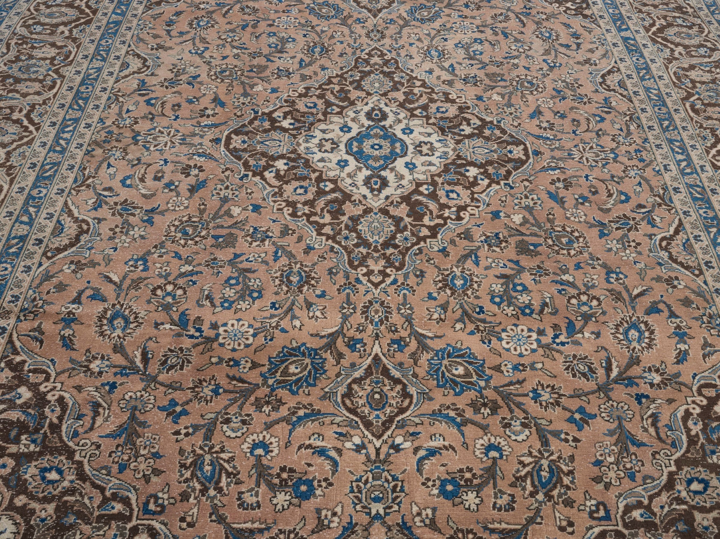 XL267 - 8'3" x 12'3"