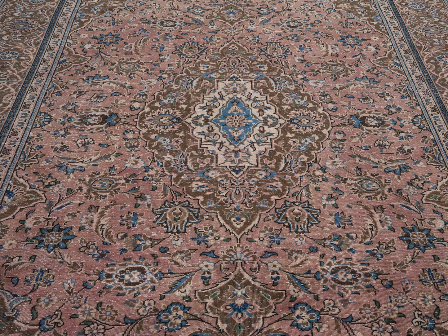 9038 - 7'7" x 10'11"