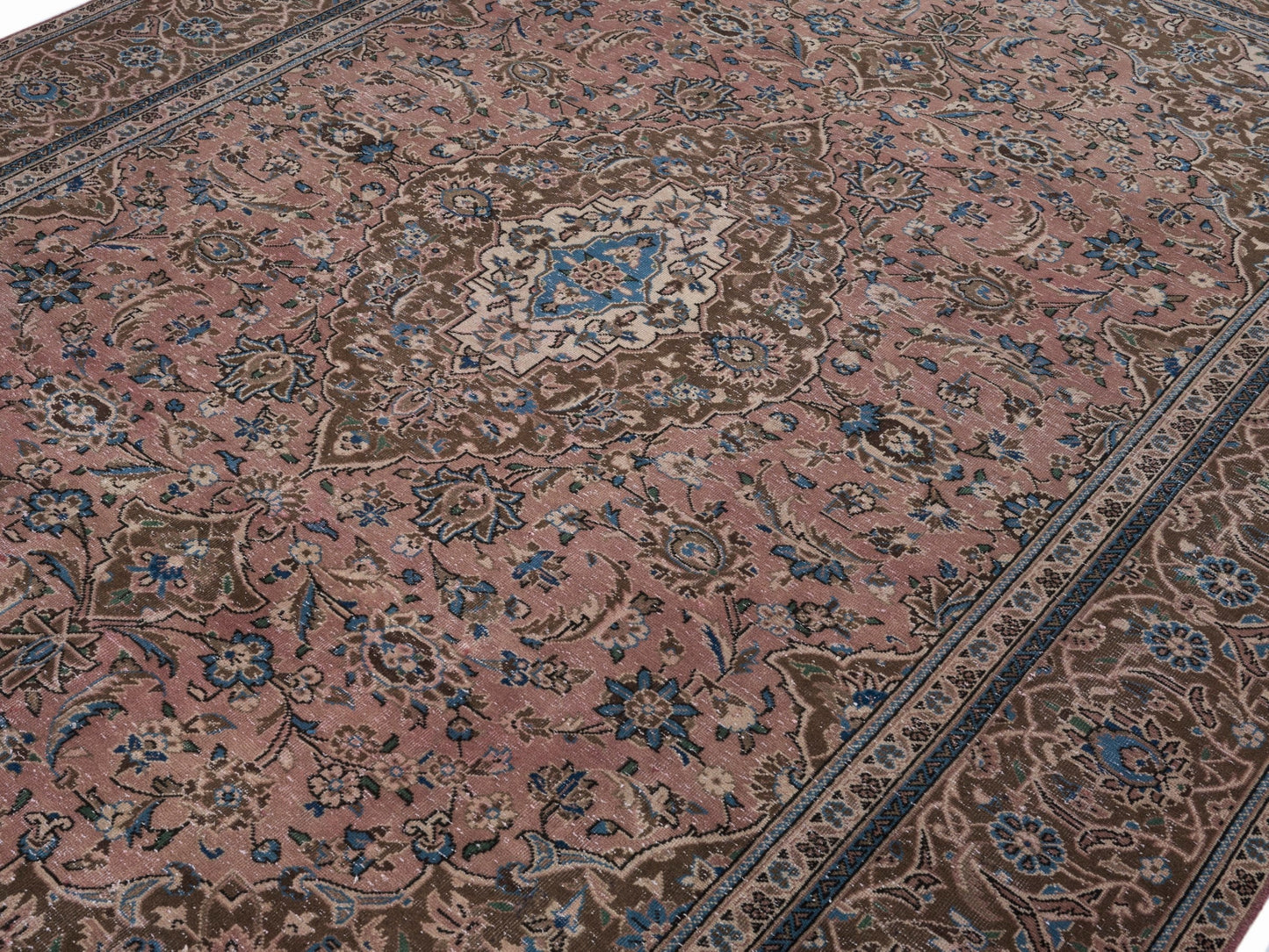 9038 - 7'7" x 10'11"