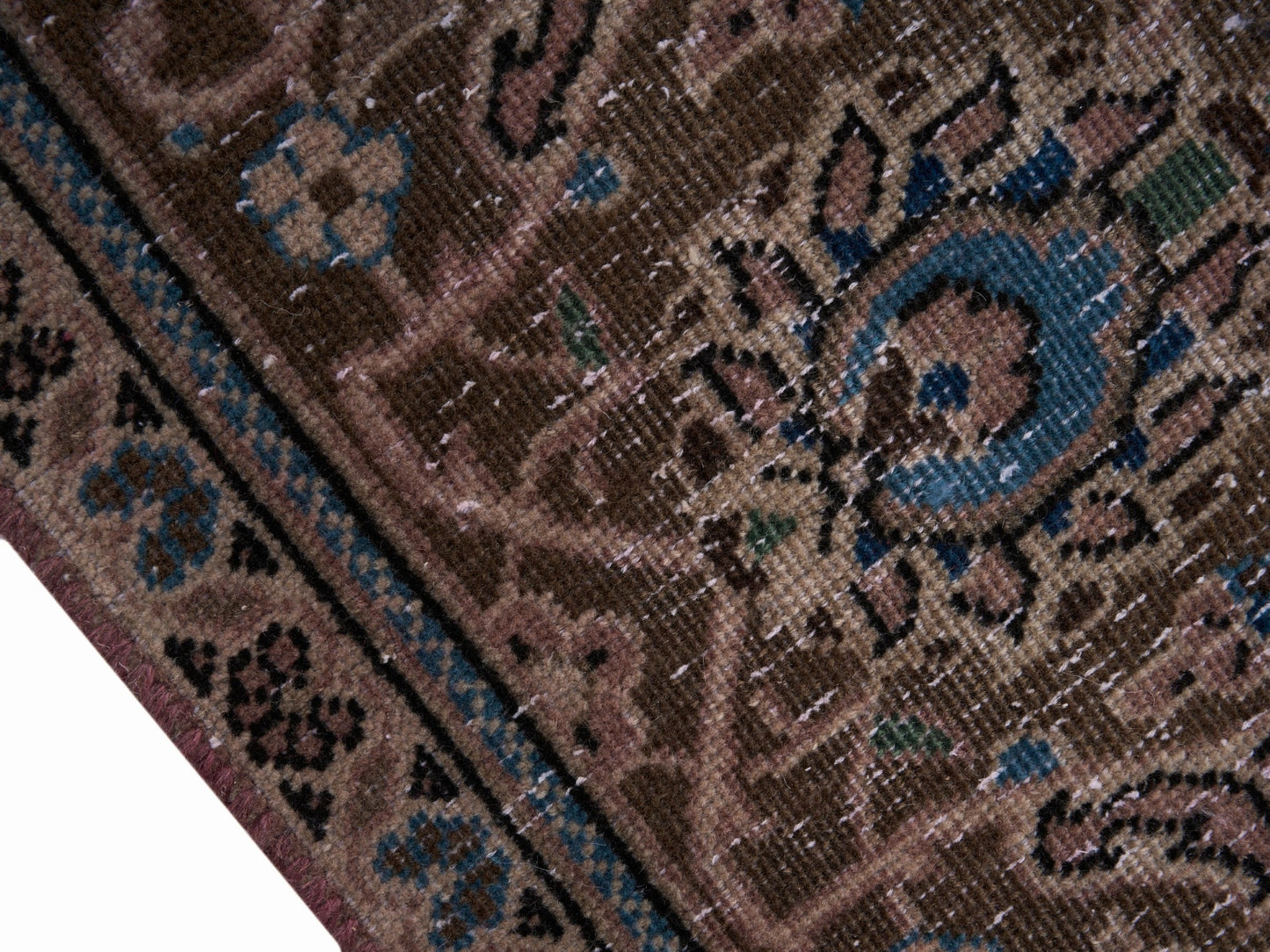 9038 - 7'7" x 10'11"