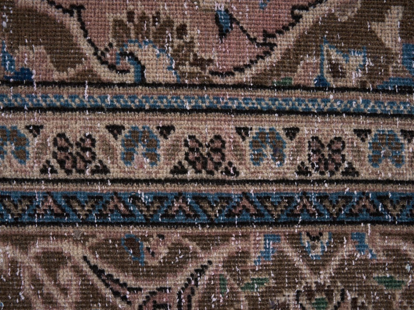 9038 - 7'7" x 10'11"