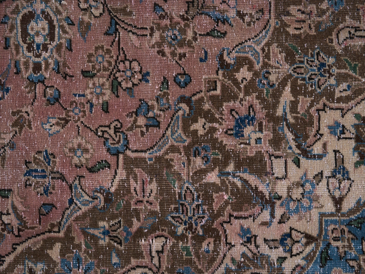 9038 - 7'7" x 10'11"