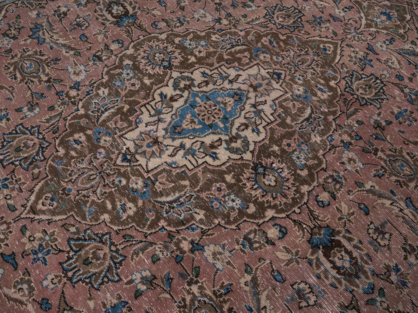 9038 - 7'7" x 10'11"