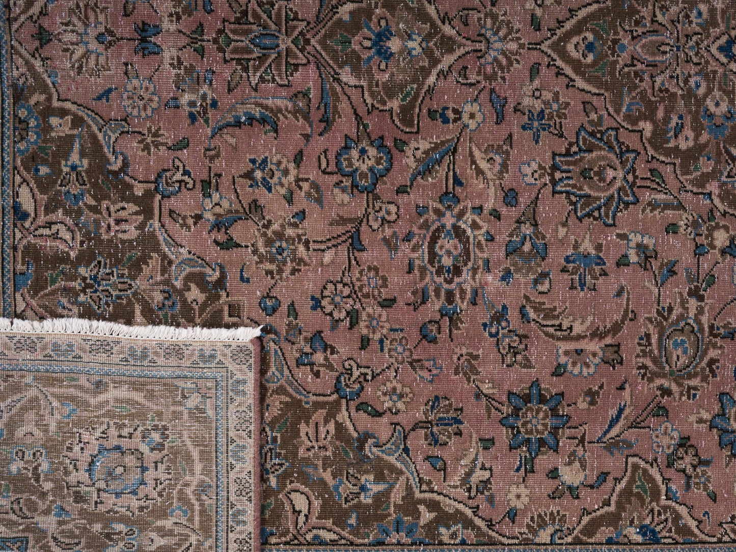 9038 - 7'7" x 10'11"