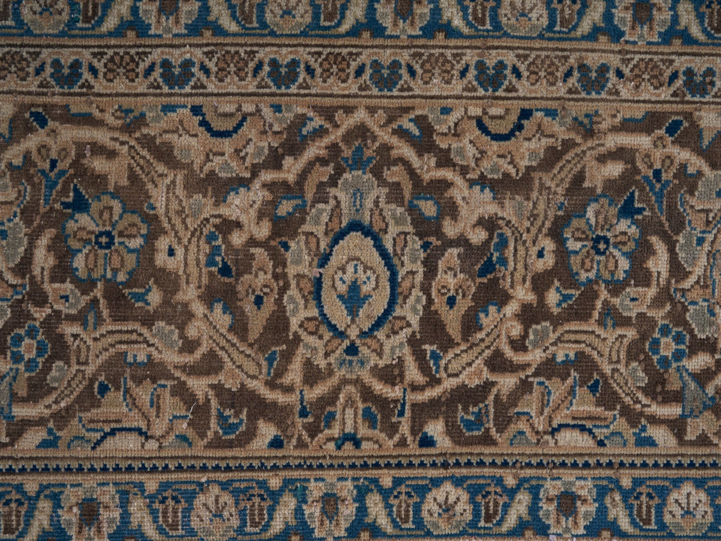 8977 - 9'3" x 12'10"