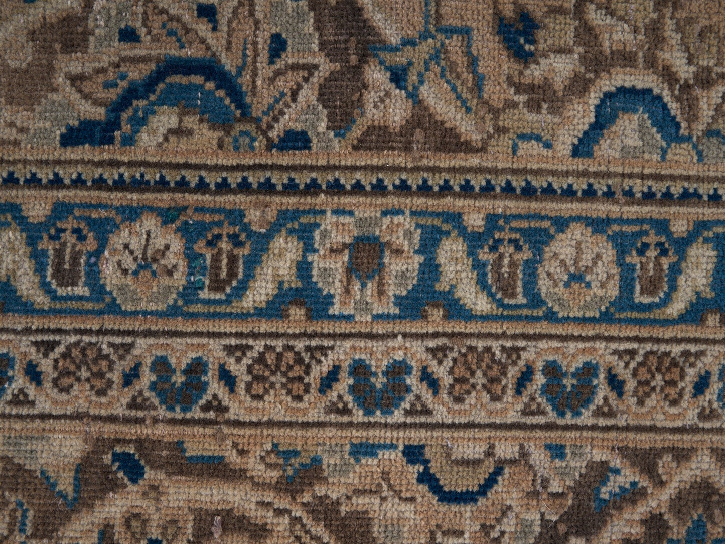 8977 - 9'3" x 12'10"