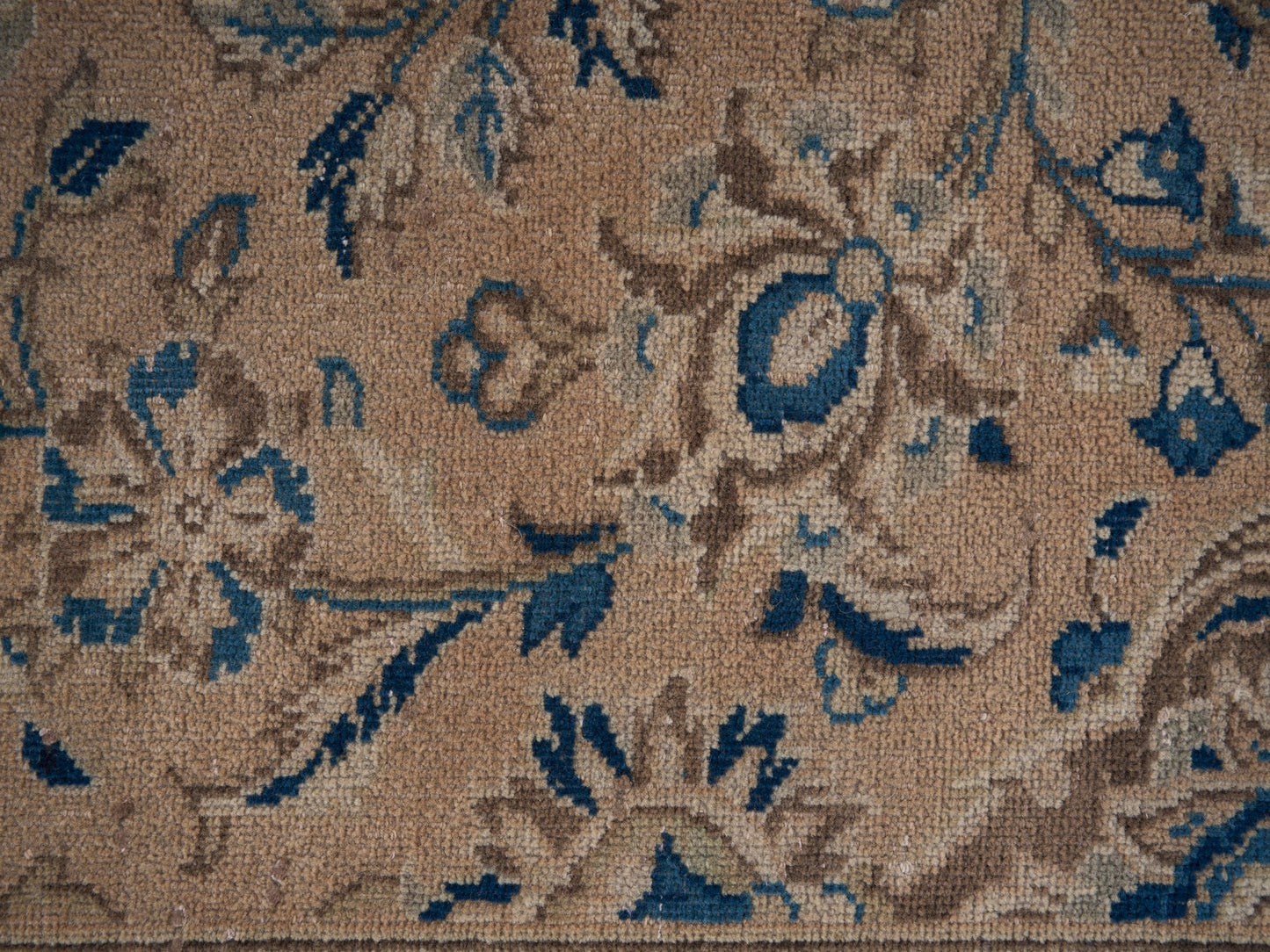 8977 - 9'3" x 12'10"