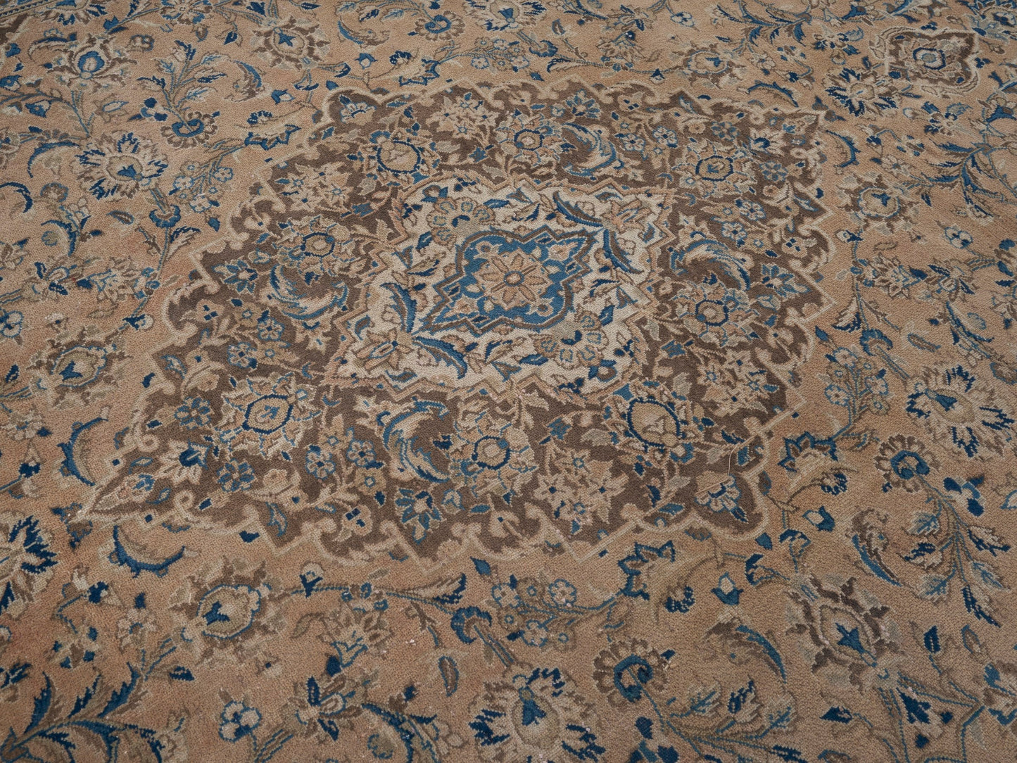 8977 - 9'3" x 12'10"