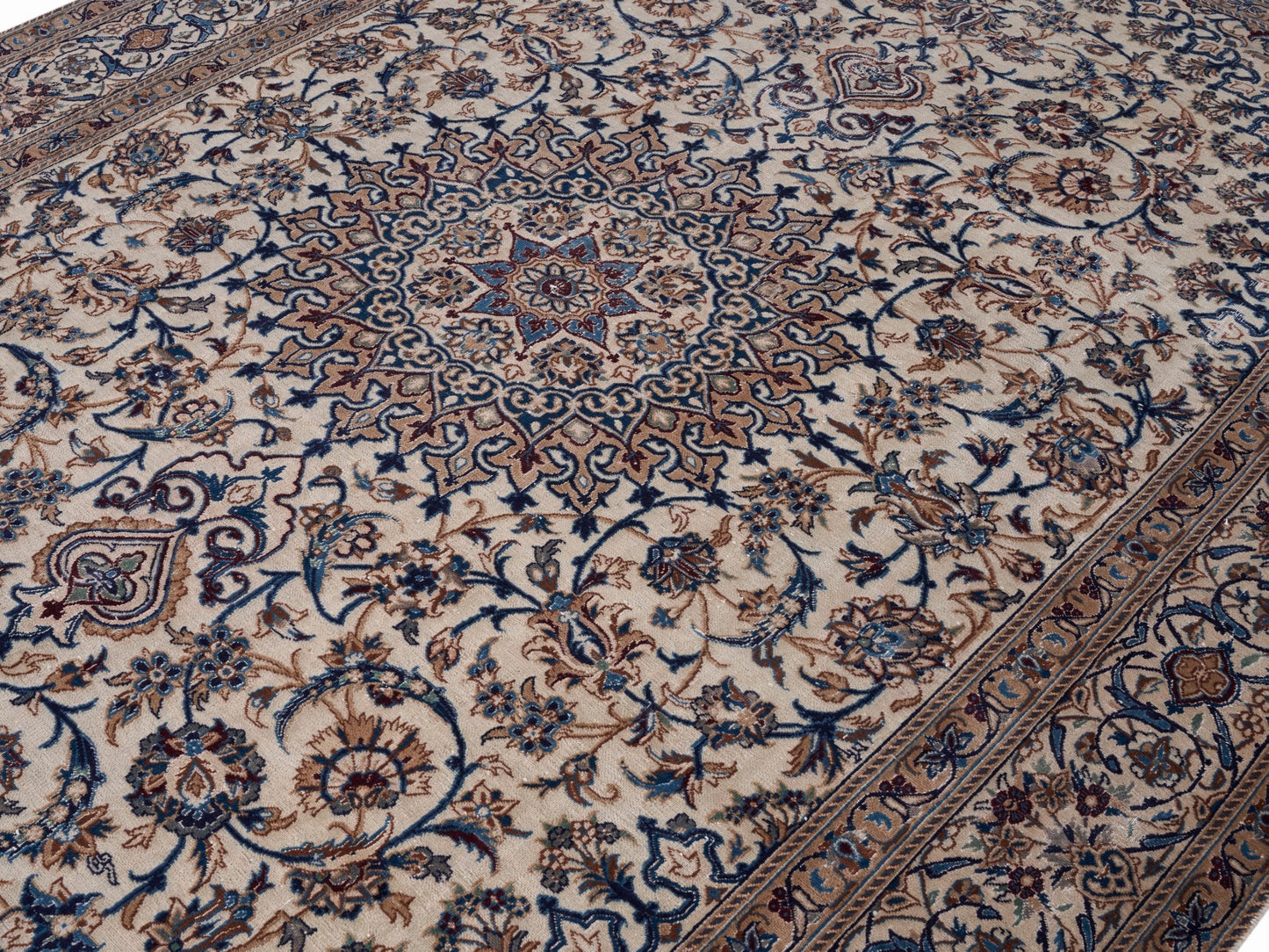 9003 - 7'9" x 11'10"