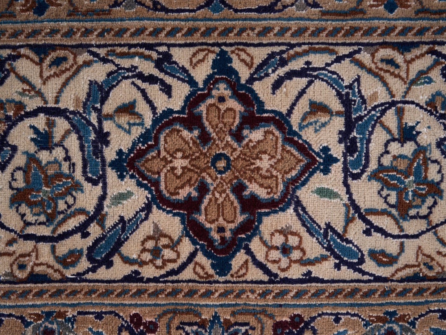 9003 - 7'9" x 11'10"