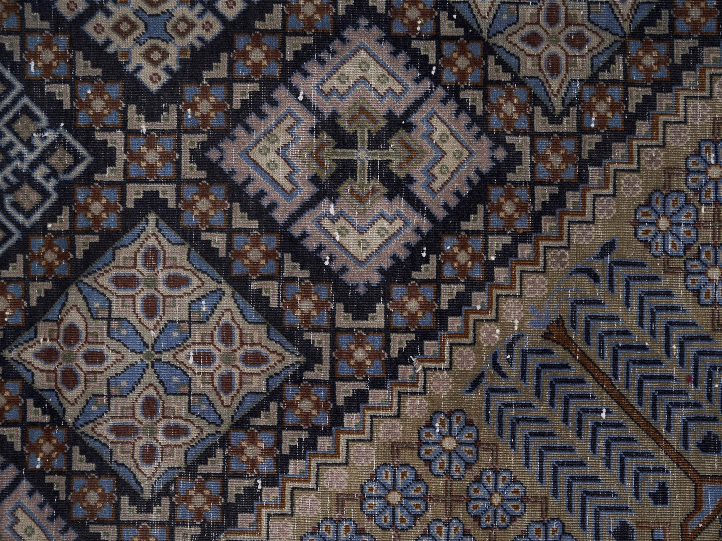 8968 - 9'1" x 12'10"