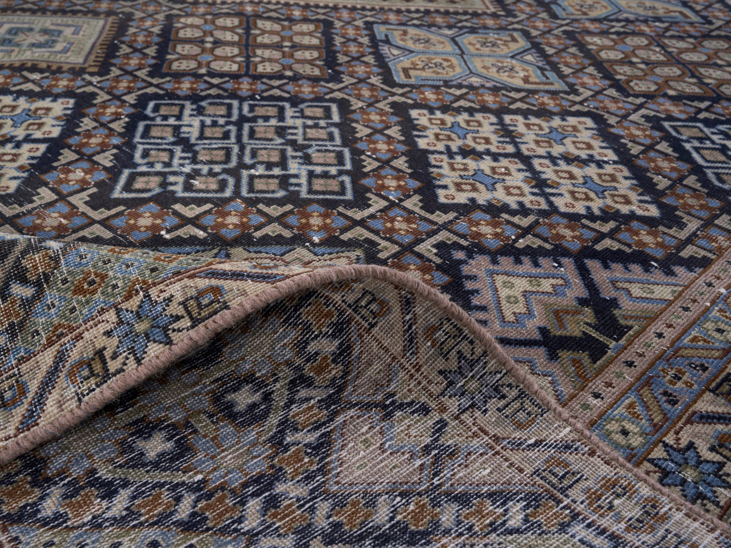 8968 - 9'1" x 12'10"