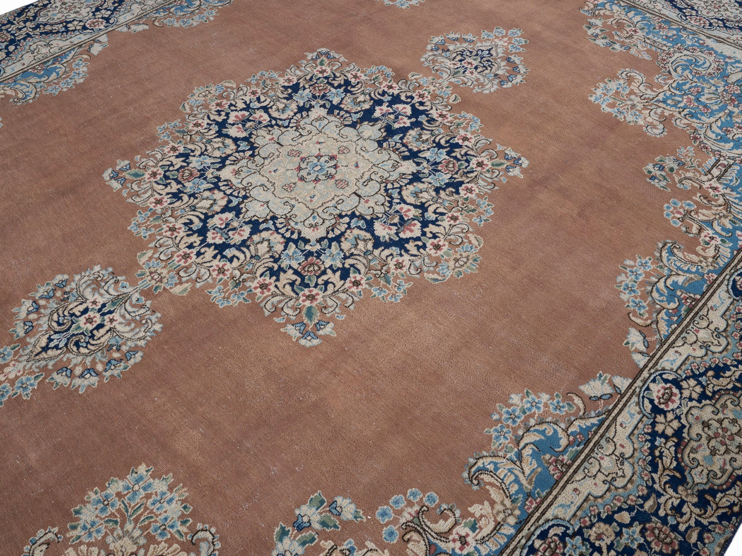 8972 - 8'11" x 12'7"