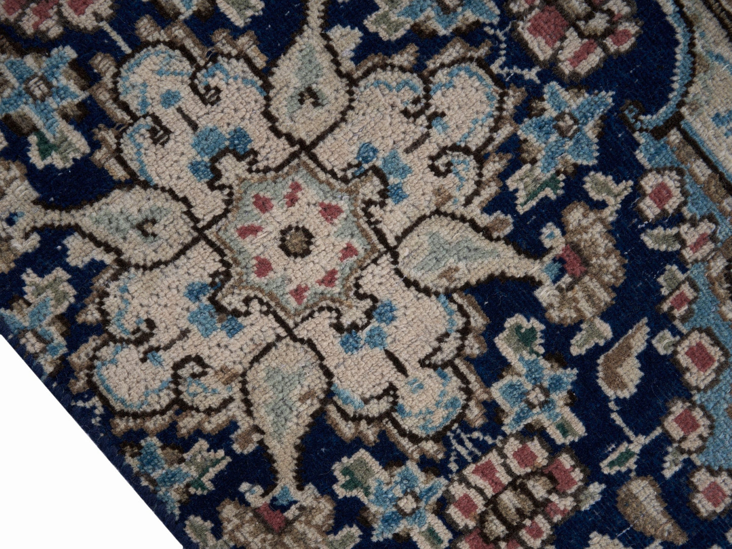 8972 - 8'11" x 12'7"