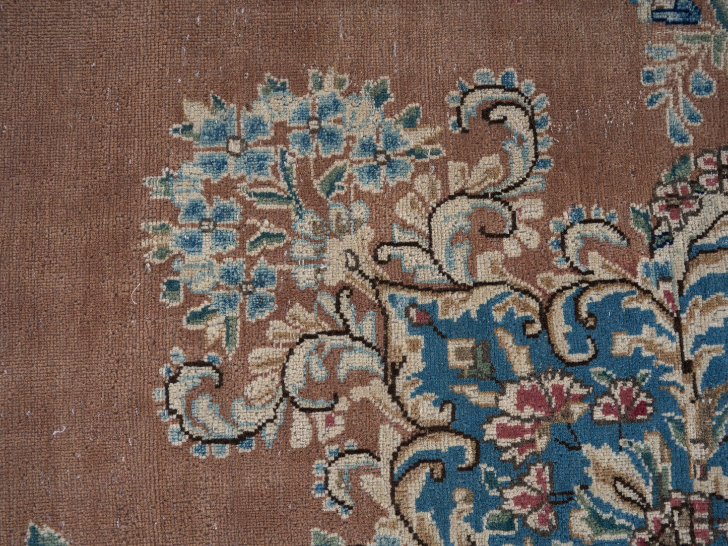 8972 - 8'11" x 12'7"