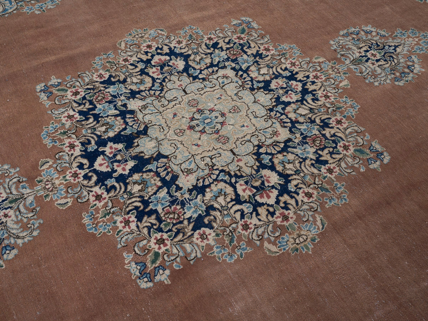 8972 - 8'11" x 12'7"