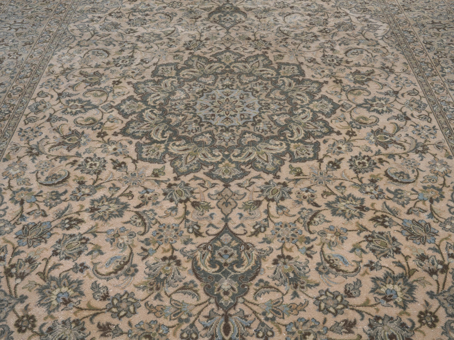 XL250 - 9'3" x 12'9"