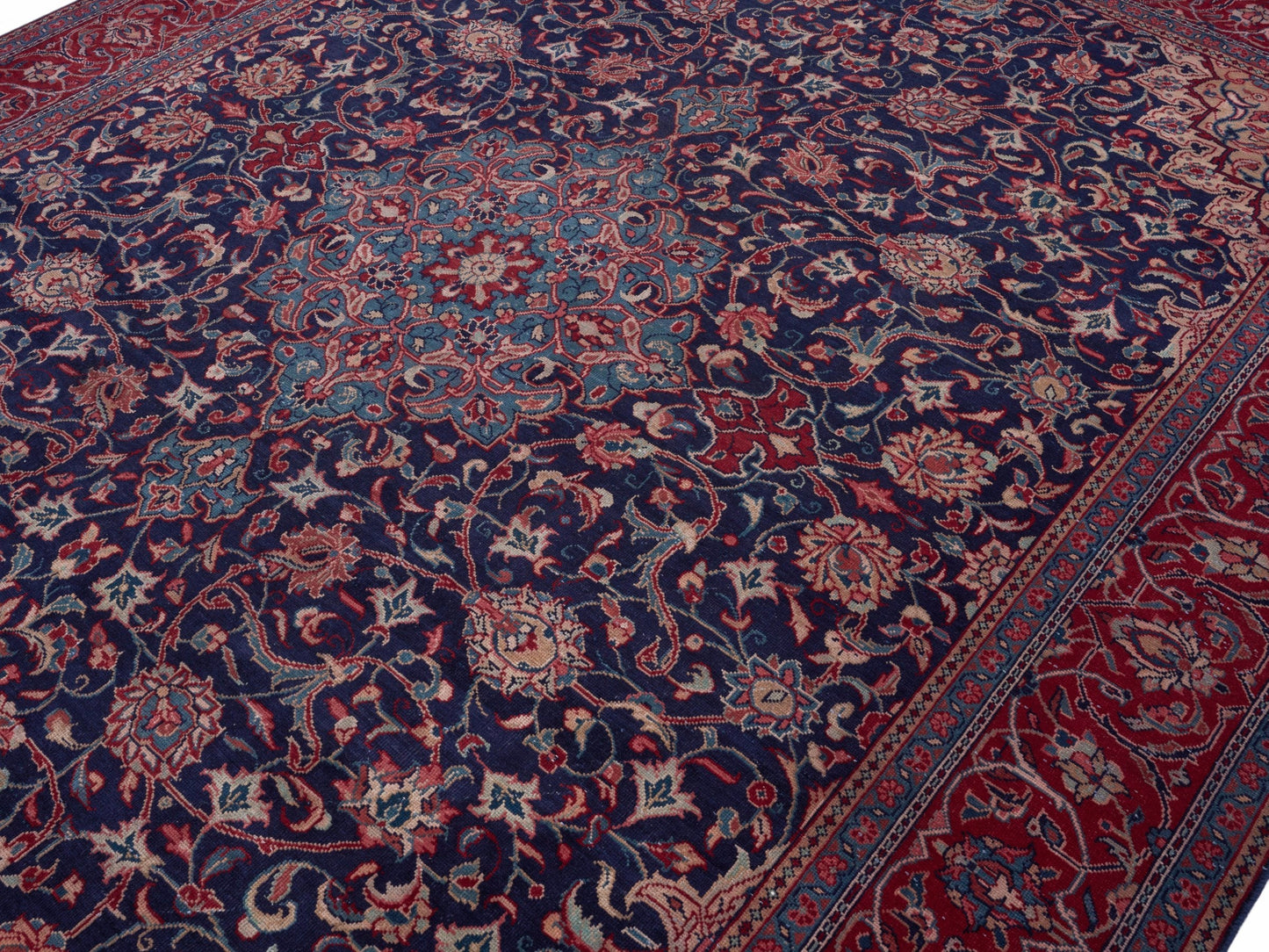 8978 - 9'5" x 12'11"